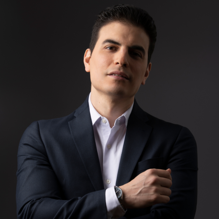 Dr. Moyano Gauna: Excelencia y respaldo en cirugía plástica en Chile
